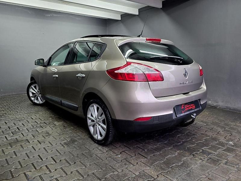 Gebraucht Renault Mégane Luxe 140 PS (102 kW) 2011 Braun Limousine