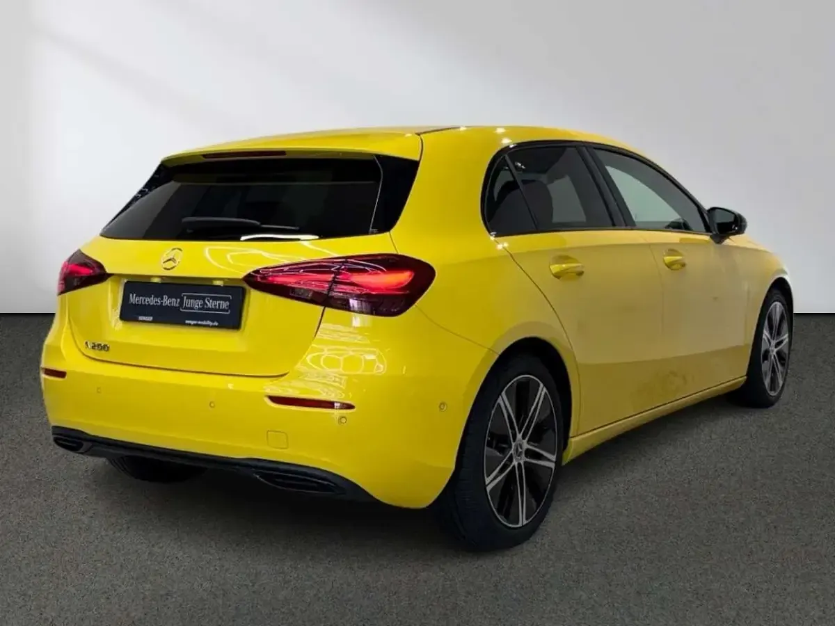 Gebraucht Mercedes A200 Progressive 163 PS (119 kW) 2024 Sonnengelb uni Limousine