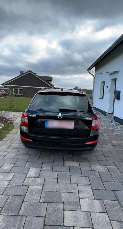 Gebraucht Skoda Octavia 150 PS (110 kW) 2014 Schwarz Kleinwagen
