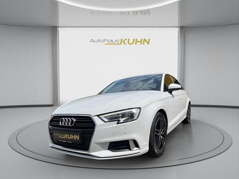 Weiß Gebraucht 2018 Audi A3 Sport Limousine | 16.450 € (Fairer Preis) - Bild 1/4