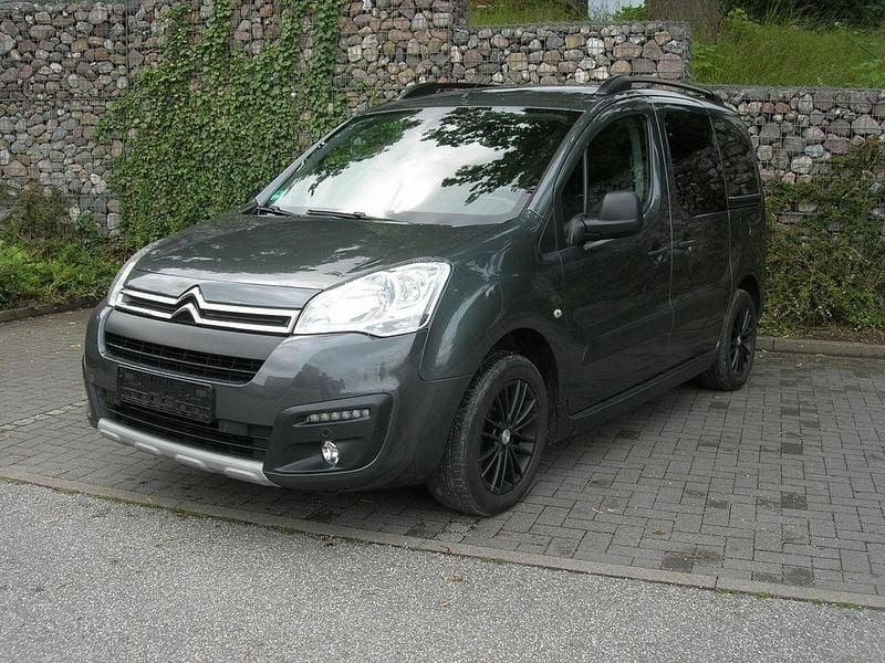 Grau Gebraucht 2017 Citroën Berlingo XTR Van / Kleinbus | 7.900 € (Fairer Preis) - Bild 1/4