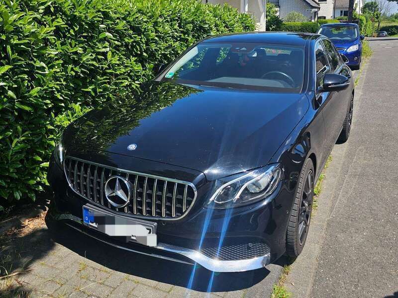 Schwarz Gebraucht 2016 Mercedes E350 Limousine | 22.900 € (Guter Preis) - Bild 1/4