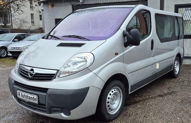 Gebraucht Opel Vivaro 114 PS (83 kW) 2008 Silber Van / Kleinbus