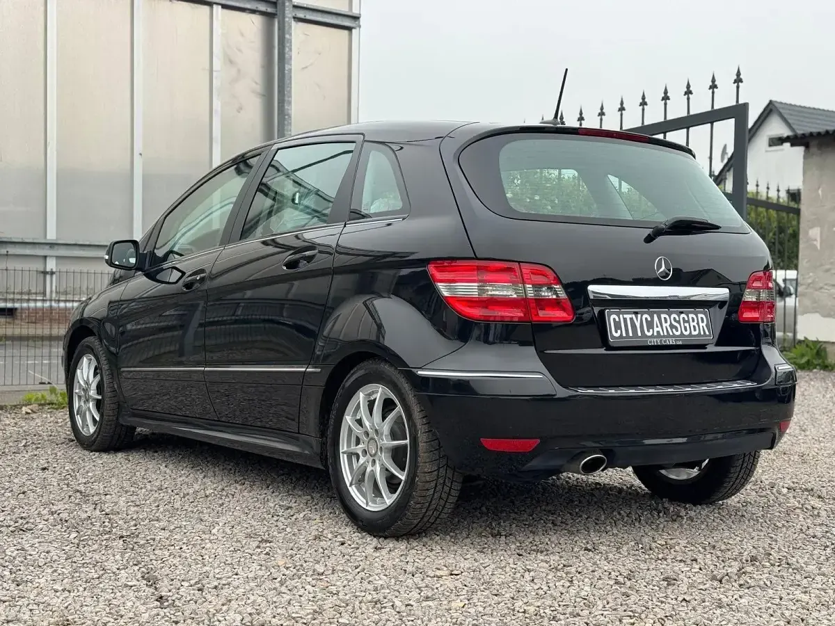 Gebraucht Mercedes B180 116 PS (85 kW) 2009 Schwarz Van / Kleinbus