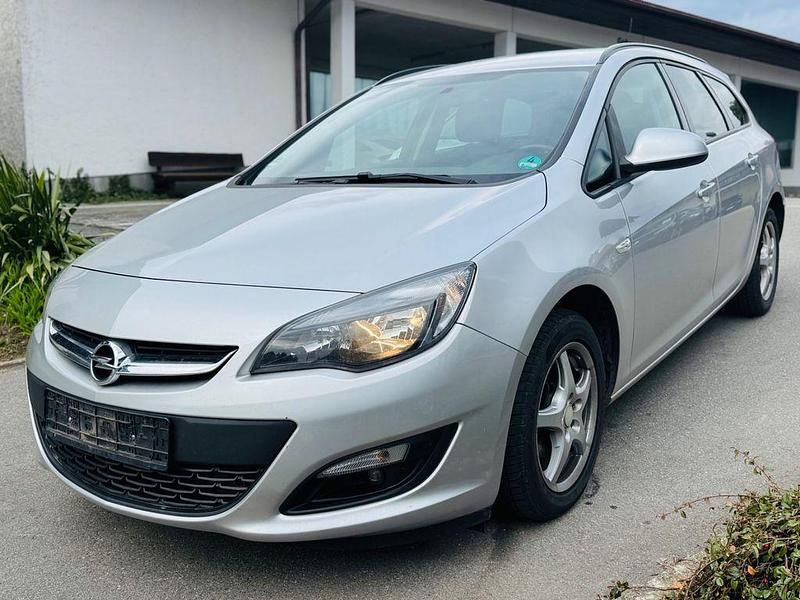 Gebraucht Opel Astra Edition 140 PS (102 kW) 2015 Silber Kombi