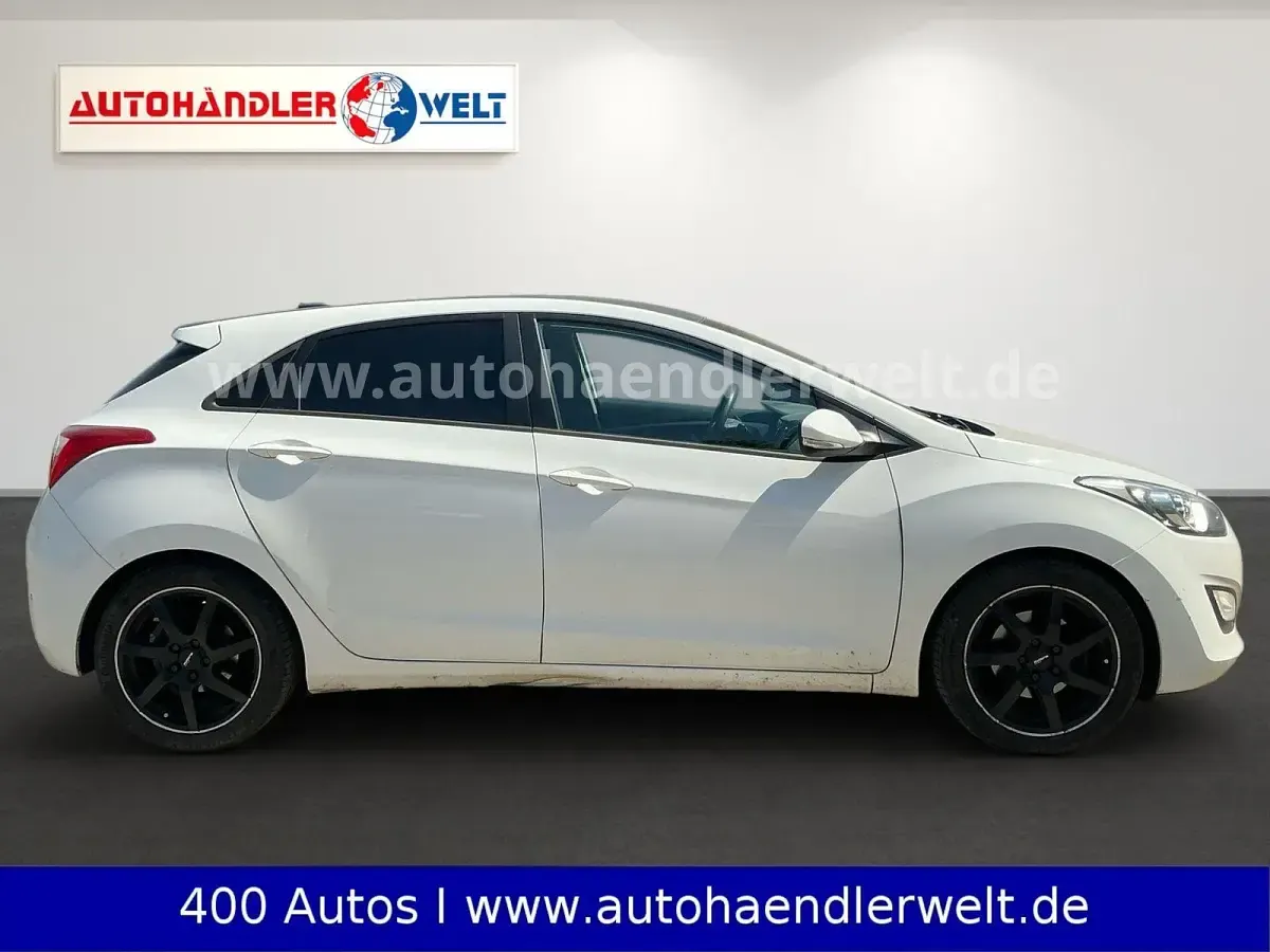 Gebraucht Hyundai i30 YES! 101 PS (74 kW) 2015 Weiss Limousine