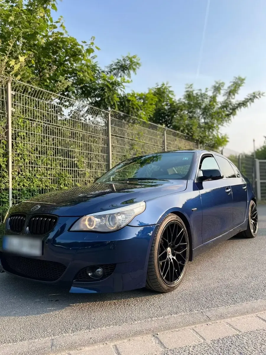 Gebraucht BMW 525 197 PS (144 kW) 2007 Blau Limousine