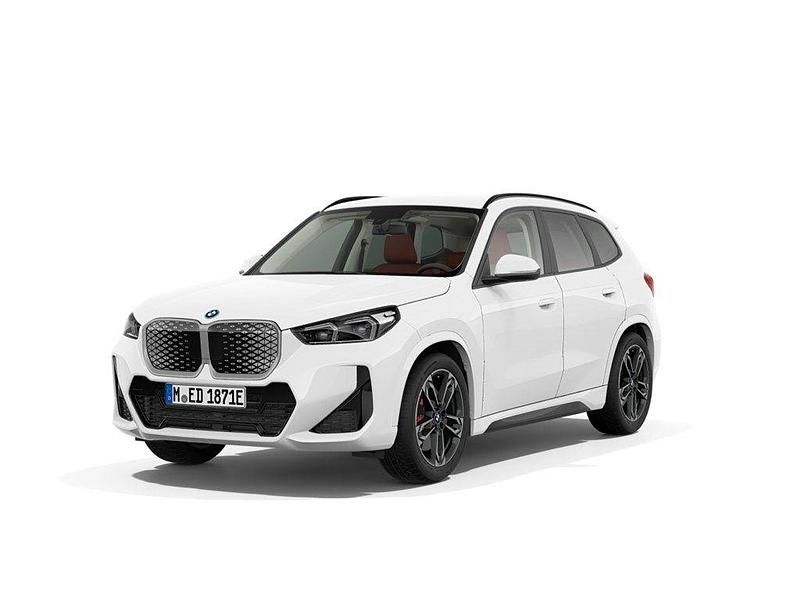 Alpinweiss iii Neu 2025 BMW iX1 M Sport SUV | 69.240 € - Bild 1/3