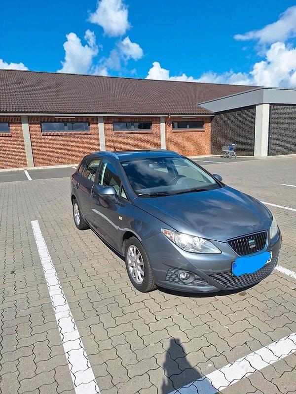 Grau Gebraucht 2012 Seat Ibiza ST Kombi | 4.000 € (Guter Preis) - Bild 1/4