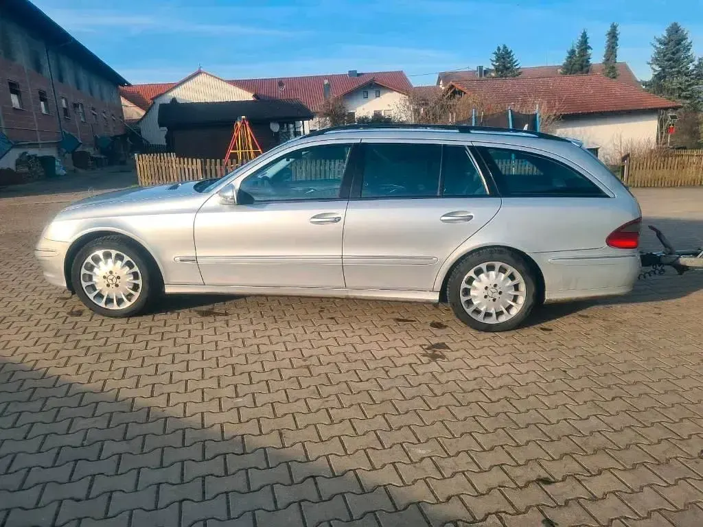 Używany Mercedes E280 Avantgarde 190 KM (139 kW) 2007 Srebrny Kombi