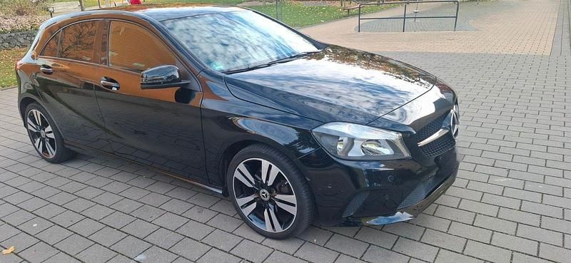 Gebraucht Mercedes A200 Urban 156 PS (114 kW) 2017 Schwarz Limousine
