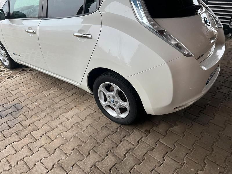 Gebraucht Nissan Leaf 80 kW (109 PS) 2014 Grau Kleinwagen