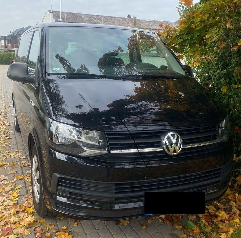 Schwarz Gebraucht 2018 VW Multivan Van | 28.500 € (Guter Preis) - Bild 1/4