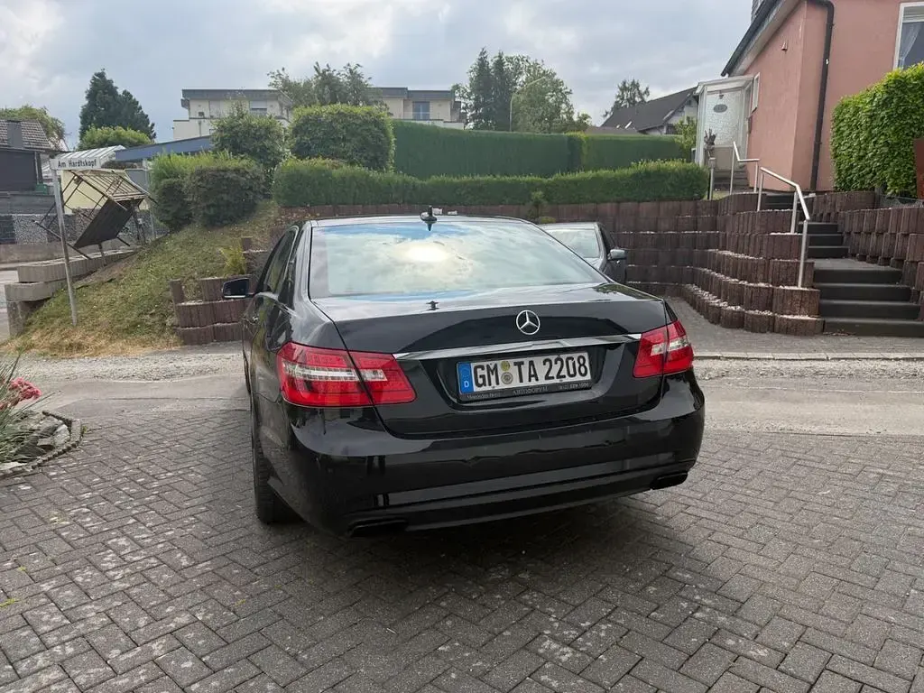 Gebraucht Mercedes E350 AMG 231 PS (169 kW) 2011 Schwarz Limousine