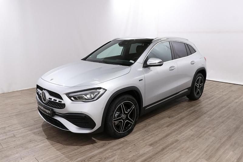 Iridiumsilber metallic Gebraucht 2020 Mercedes GLA250 AMG SUV | 31.850 € (Fairer Preis) - Bild 1/4