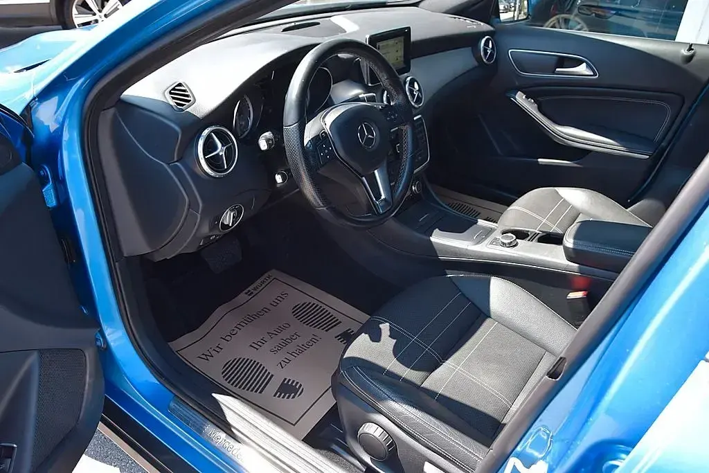 Gebraucht Mercedes GLA180 Urban 109 PS (80 kW) 2015 Blau SUV