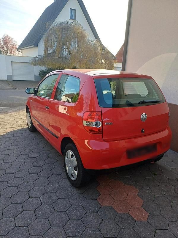 Second-hand VW Fox 54 CP (39 kW) 2005 Roșu Hatchback