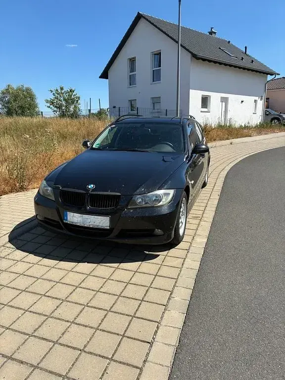 Gebraucht BMW 320 163 PS (119 kW) 2007 Schwarz Kombi