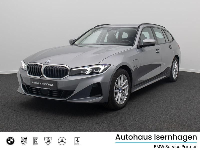 Gebraucht BMW 330e Sport Line 292 PS (214 kW) 2022 Shyscraper grauc4w Kombi