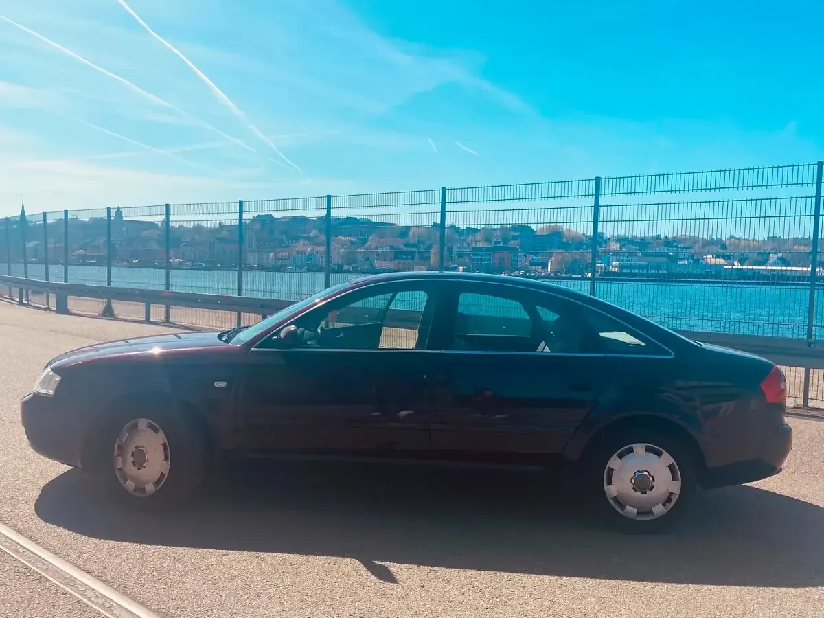 Gebraucht Audi A6 150 PS (110 kW) 2001 Rot Limousine