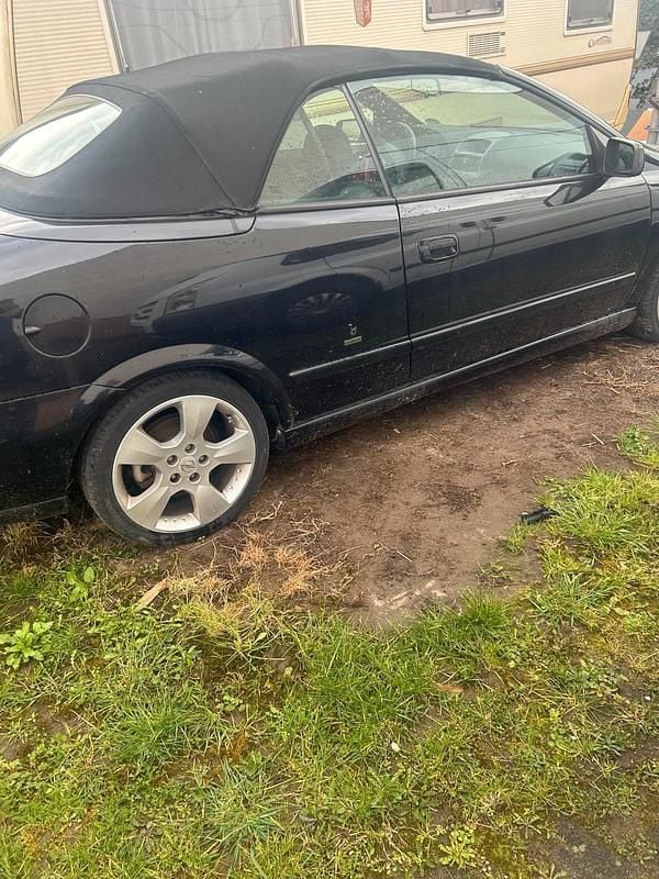 Gebraucht Opel Astra Cabriolet 147 PS (108 kW) 2004 Schwarz Cabrio