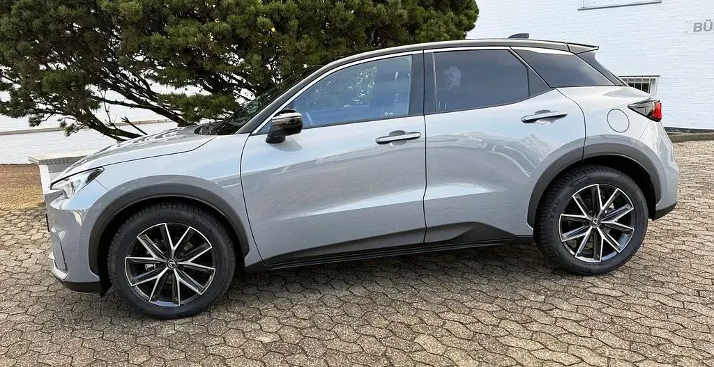 Gebraucht Lexus LBX 136 PS (100 kW) 2024 Grau SUV