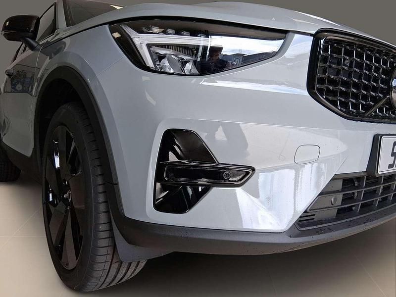 Neu Volvo XC40 Plus 163 PS (119 kW) 2025 Vapour grey SUV