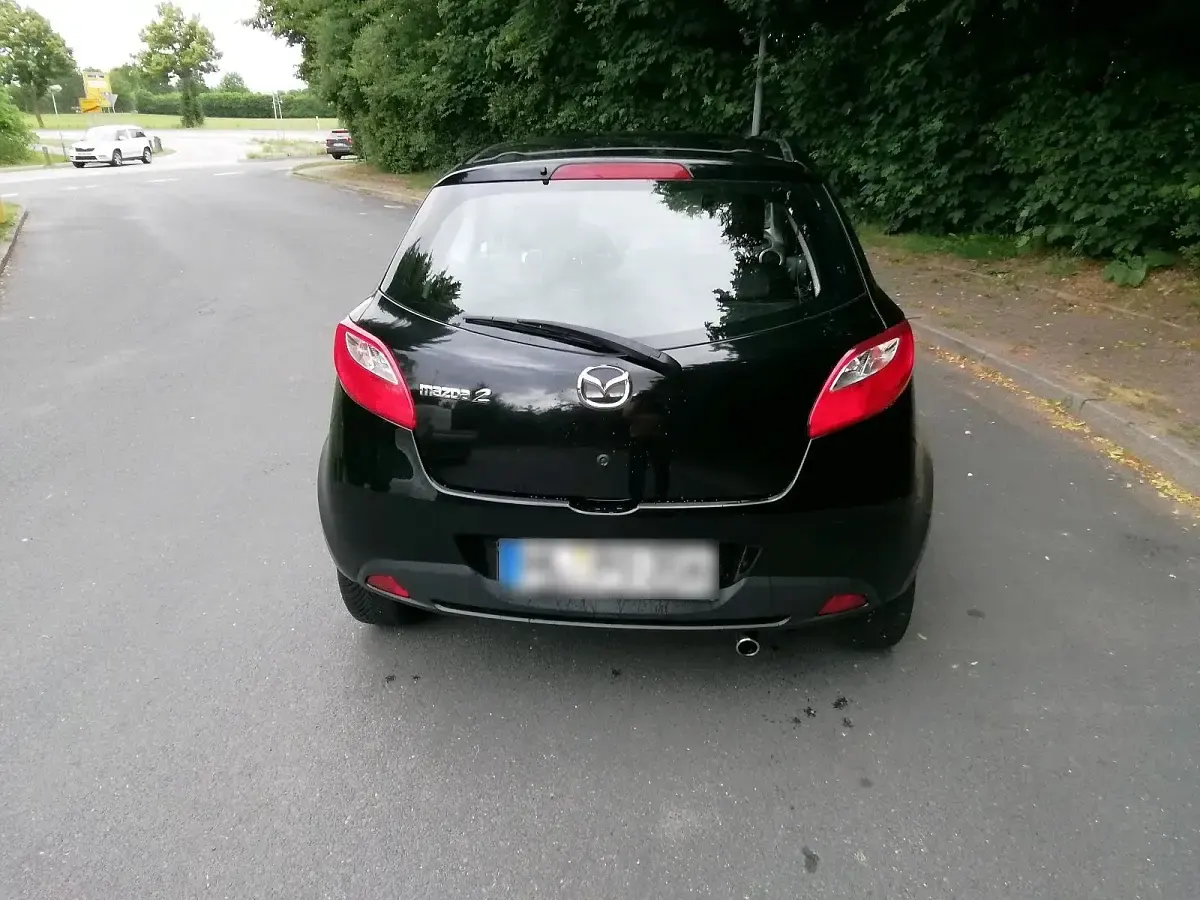 Gebraucht Mazda 2 Inclusive 75 PS (55 kW) 2008 Schwarz Kleinwagen