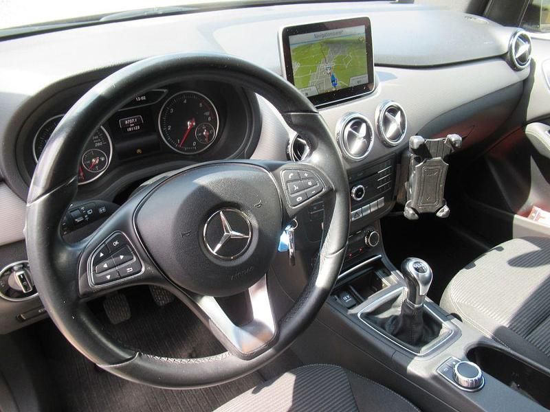 Gebraucht Mercedes B180 109 PS (80 kW) 2015 Braun Van / Kleinbus