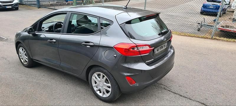 Gebraucht Ford Fiesta Trend 72 PS (52 kW) 2018 Grau Kleinwagen