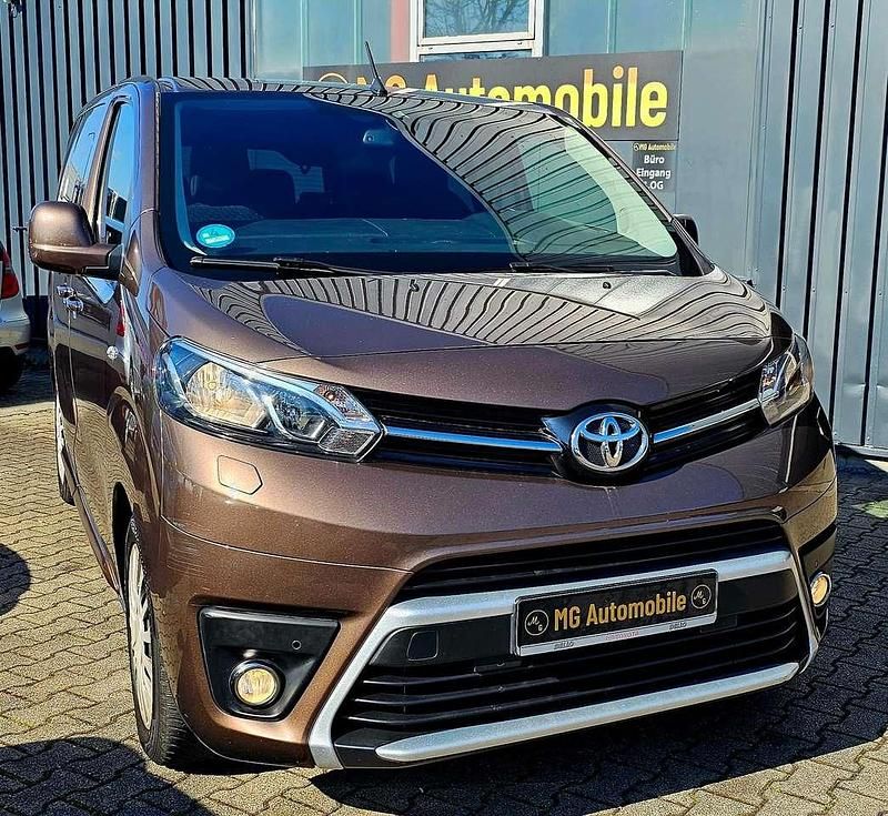 Gebraucht Toyota Proace 177 PS (130 kW) 2019 Brown rich oak Van / Kleinbus