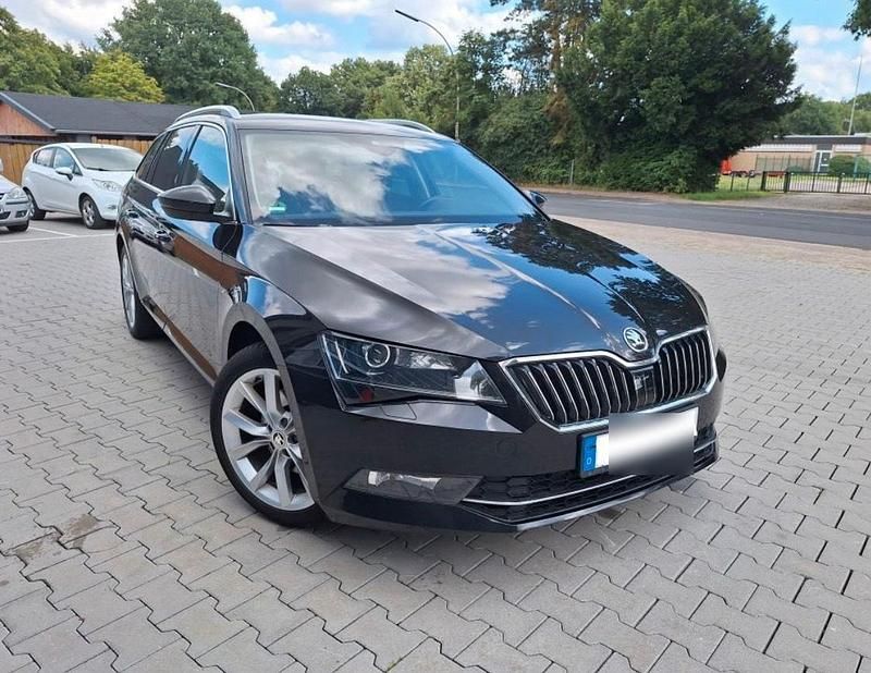 Schwarz Gebraucht 2017 Skoda Superb Style Kombi | 13.150 € - Bild 1/4