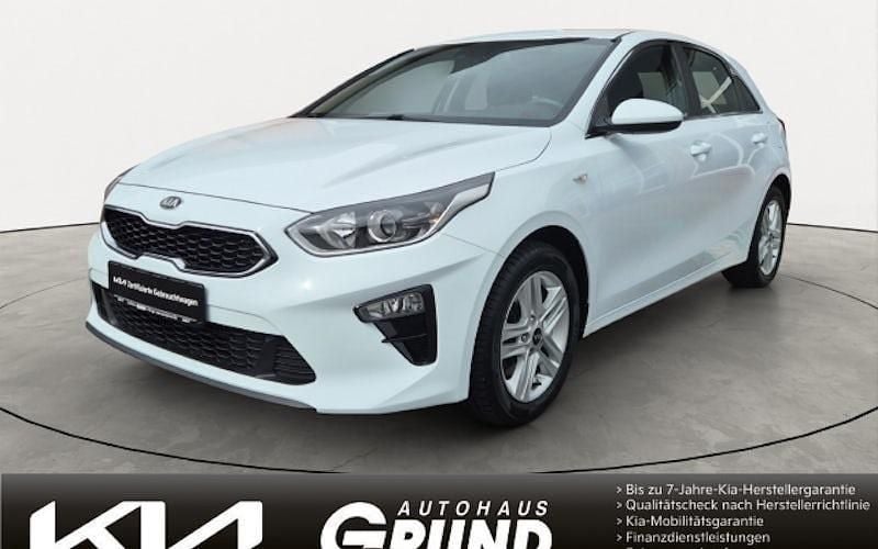 Weiß Gebraucht 2021 Kia Ceed Vision Limousine | 14.890 € (Guter Preis) - Bild 1/4
