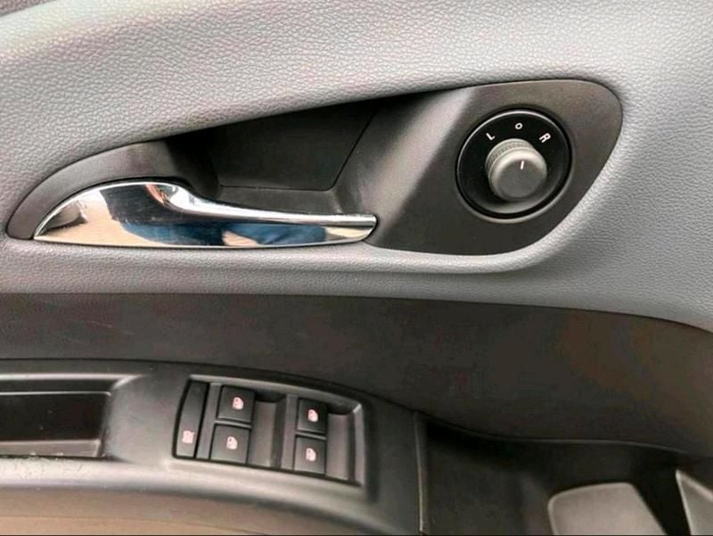 Andere farben Gebraucht 2011 Opel Meriva Van / Kleinbus | 3.900 € (Guter Preis) - Bild 1/4