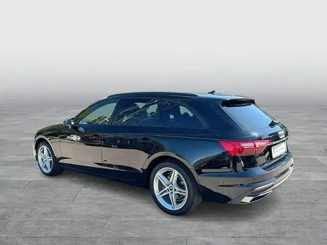 Gebraucht Audi A4 Exclusive 163 PS (119 kW) 2023 Schwarz Kombi