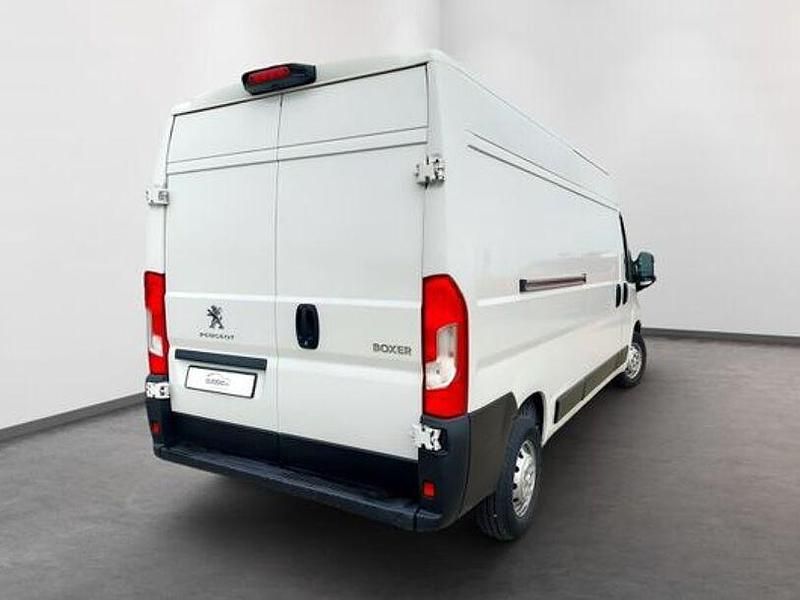 Gebraucht Peugeot Boxer Premium 165 PS (121 kW) 2022 Lackierung weiss icy/deckende lackierung Van
