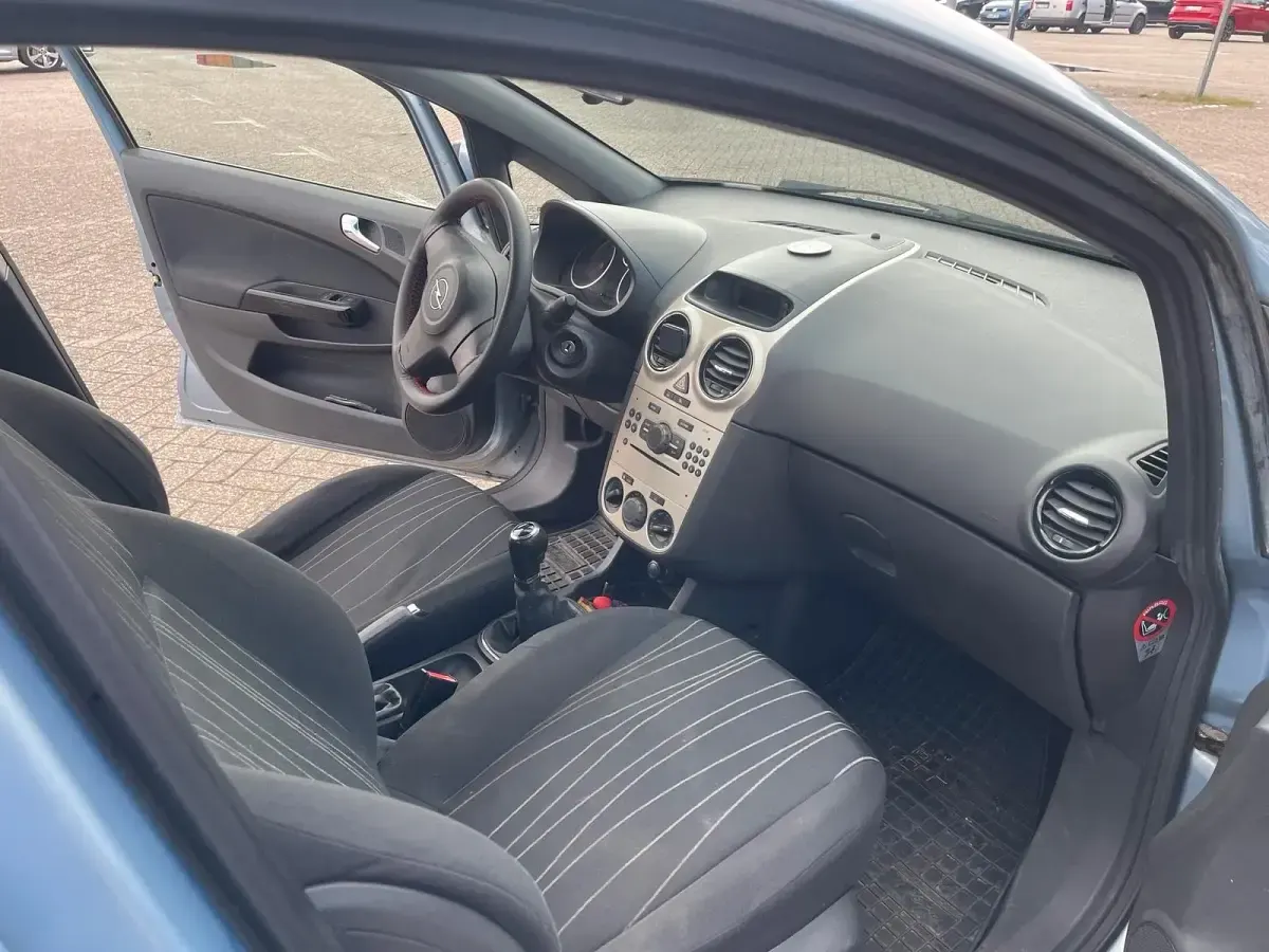 Używany Opel Corsa 61 KM (44 kW) 2008 Niebieski Hatchback