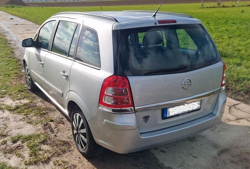 Gebraucht Opel Zafira Family 110 PS (80 kW) 2014 Silber Van / Kleinbus