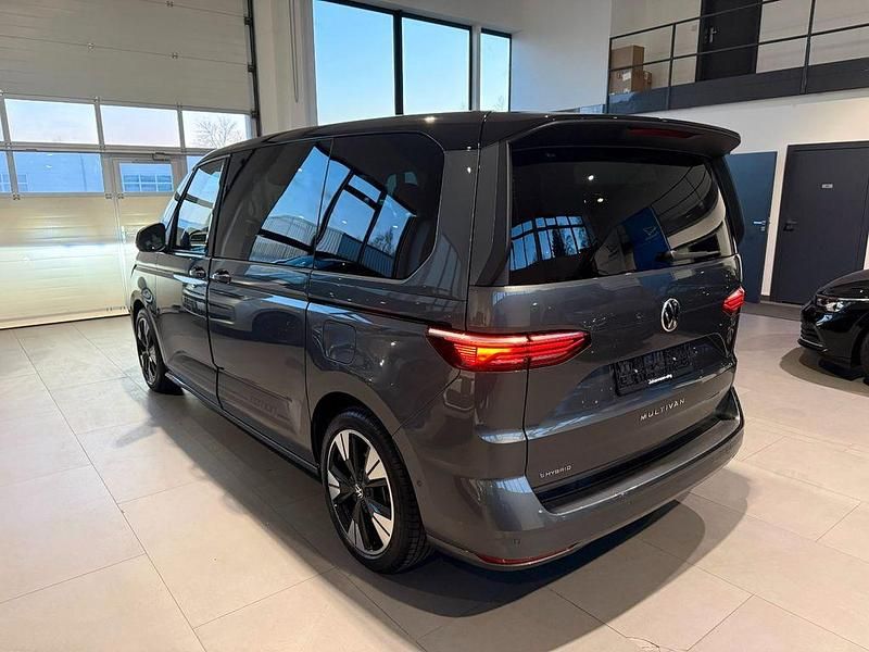 Gebraucht VW Multivan Edition 150 PS (110 kW) 2023 Grau Van