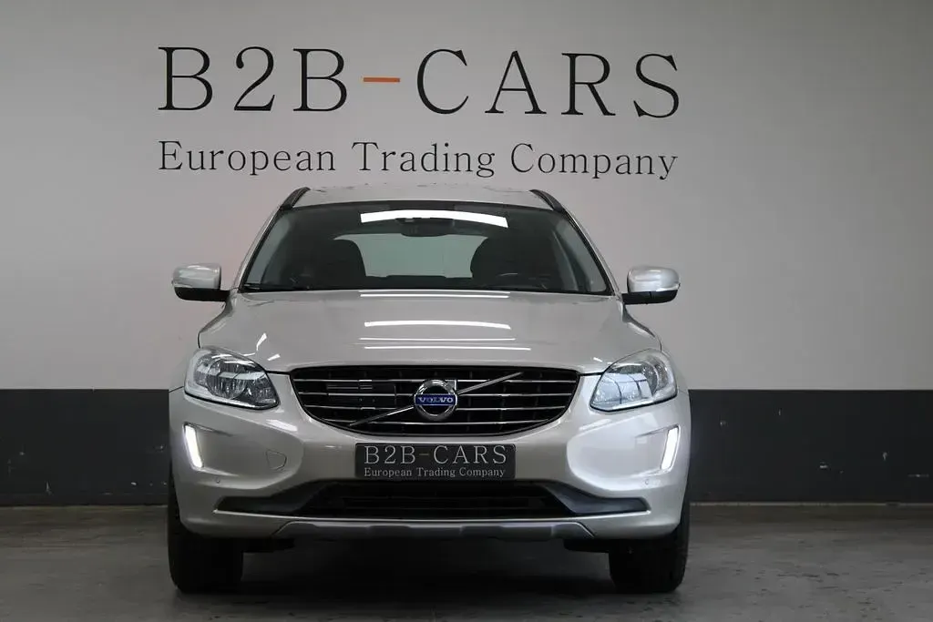 Używany Volvo XC60 Kinetic 150 KM (110 kW) 2017 Beżowy SUV