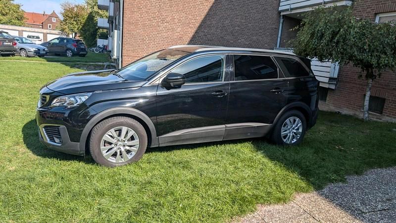 Schwarz Gebraucht 2019 Peugeot 5008 Van / Kleinbus | 20.500 € (Etwas zu teuer) - Bild 1/4
