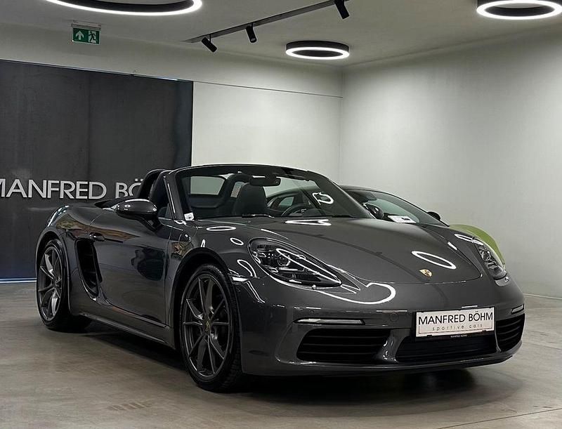 Grau Gebraucht 2019 Porsche 718 Boxster Cabrio | 58.970 € (Fairer Preis) - Bild 1/4