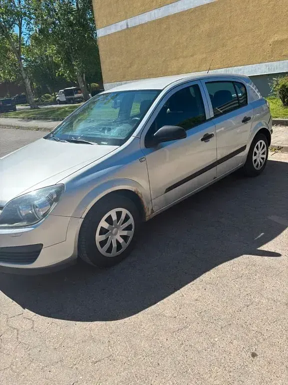 Gebraucht Opel Astra 105 PS (77 kW) 2004 Silber Limousine