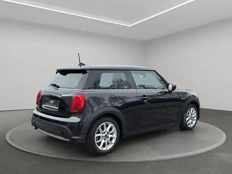 Używany Mini Cooper 136 KM (100 kW) 2023 Czarny Hatchback