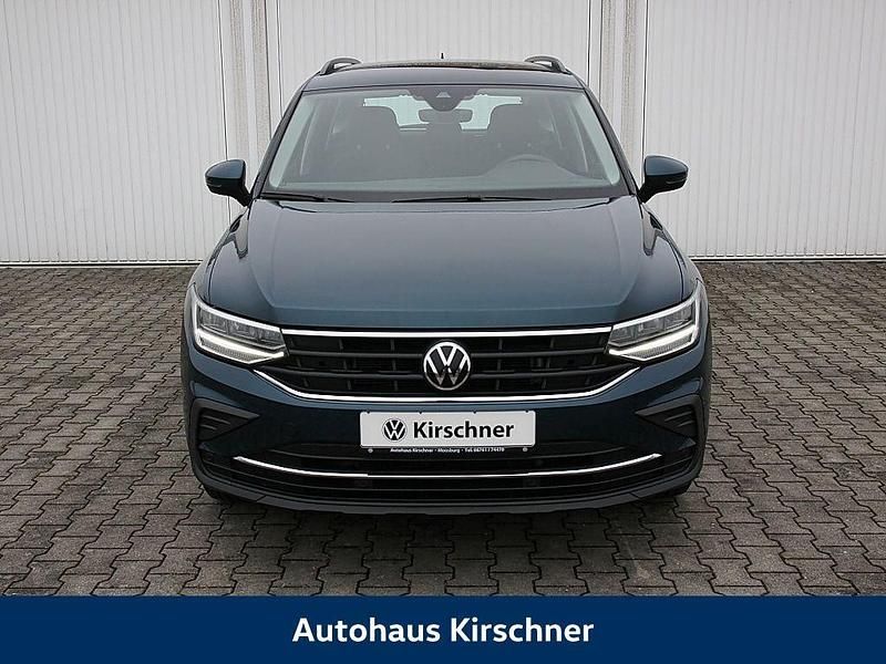 Gebraucht VW Tiguan Life 150 PS (110 kW) 2022 Blau SUV