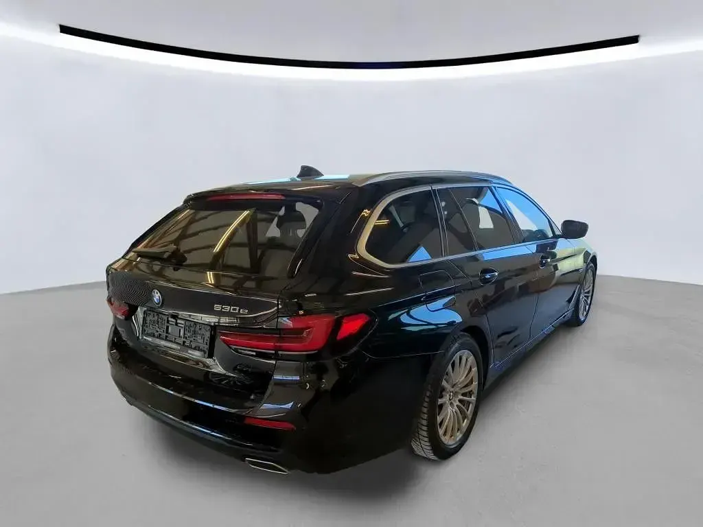 Gebraucht BMW 530e Sport Line 292 PS (214 kW) 2023 Schwarz Limousine