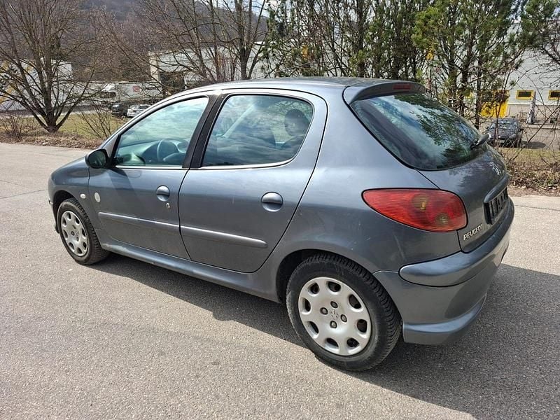 Gebraucht Peugeot 206 68 PS (50 kW) 2009 Grau Kleinwagen
