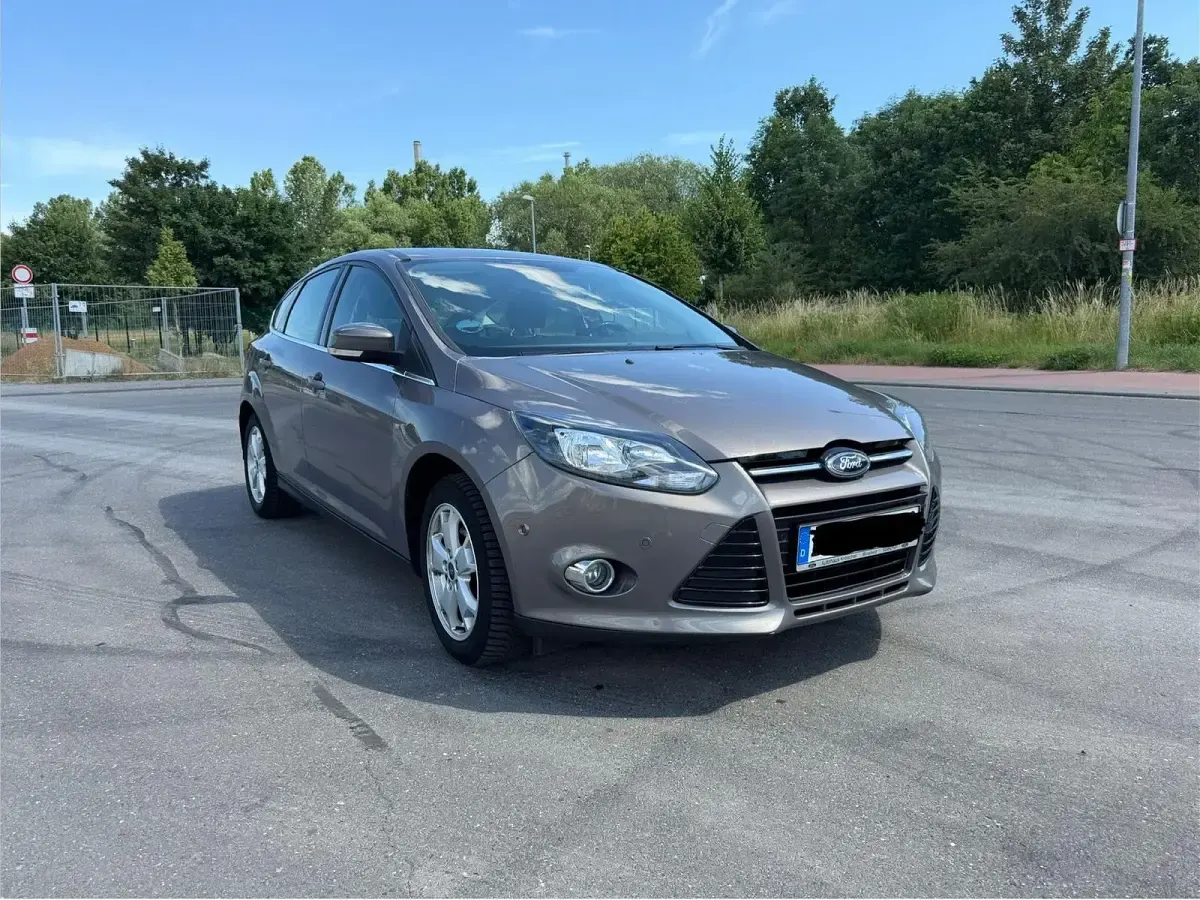Gebraucht Ford Focus Titanium 125 PS (91 kW) 2012 Grau Kleinwagen