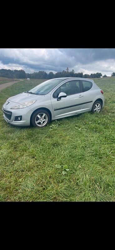 Gebraucht Peugeot 206 70 PS (51 kW) 2010 Silber Kleinwagen