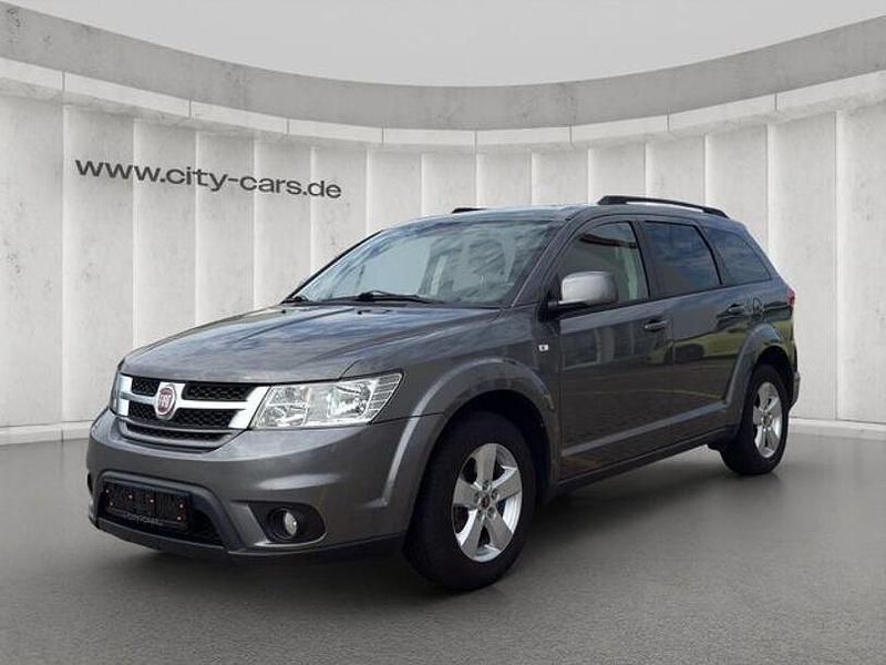 Grau Gebraucht 2013 Fiat Freemont SUV | 9.750 € (Fairer Preis) - Bild 1/4